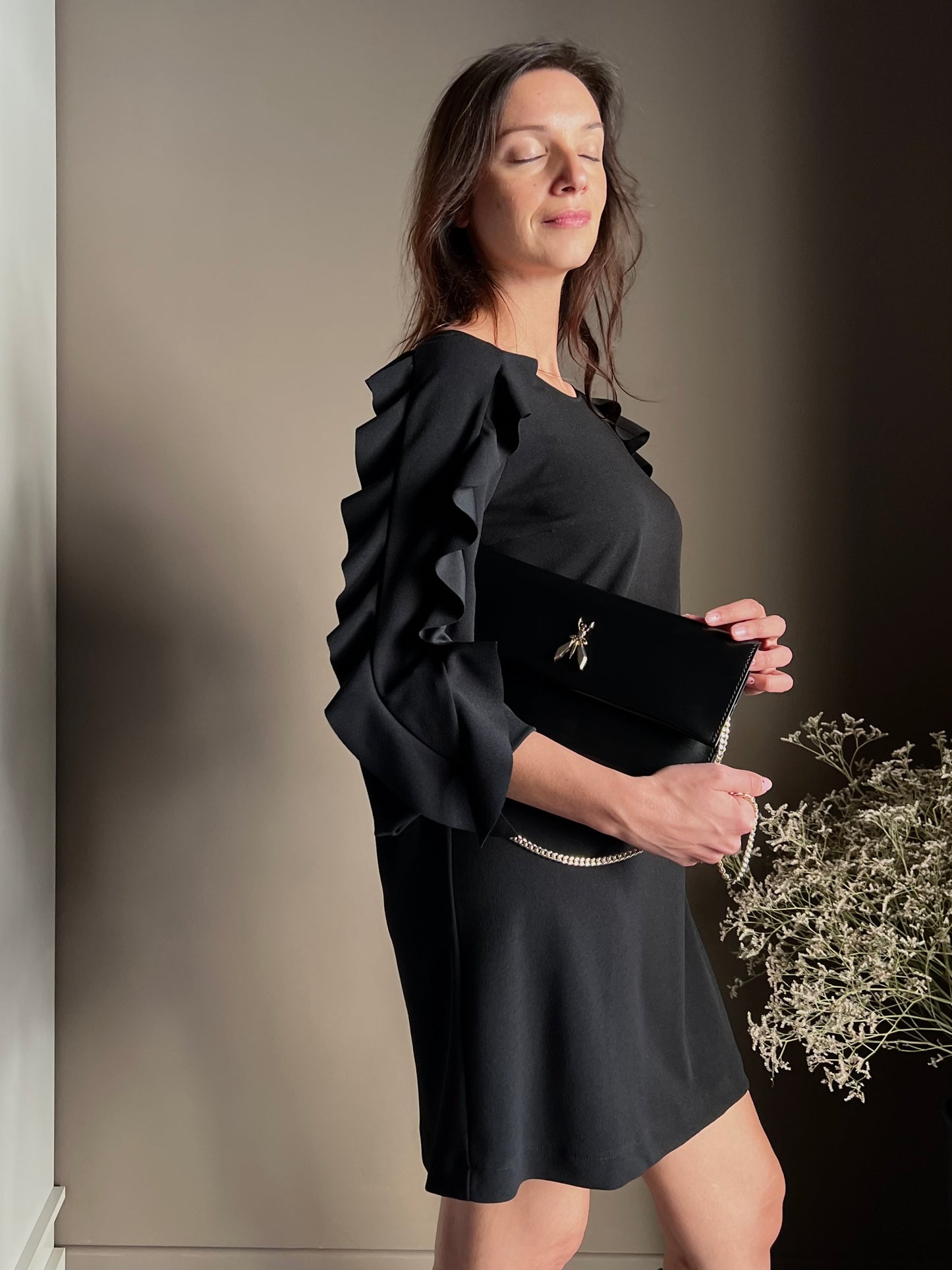 Borsa pochette in pelle nera con catena
