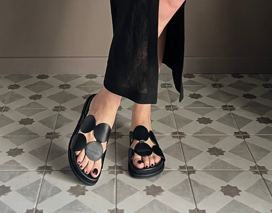 Ciabattina in pelle doppia fascia nera
