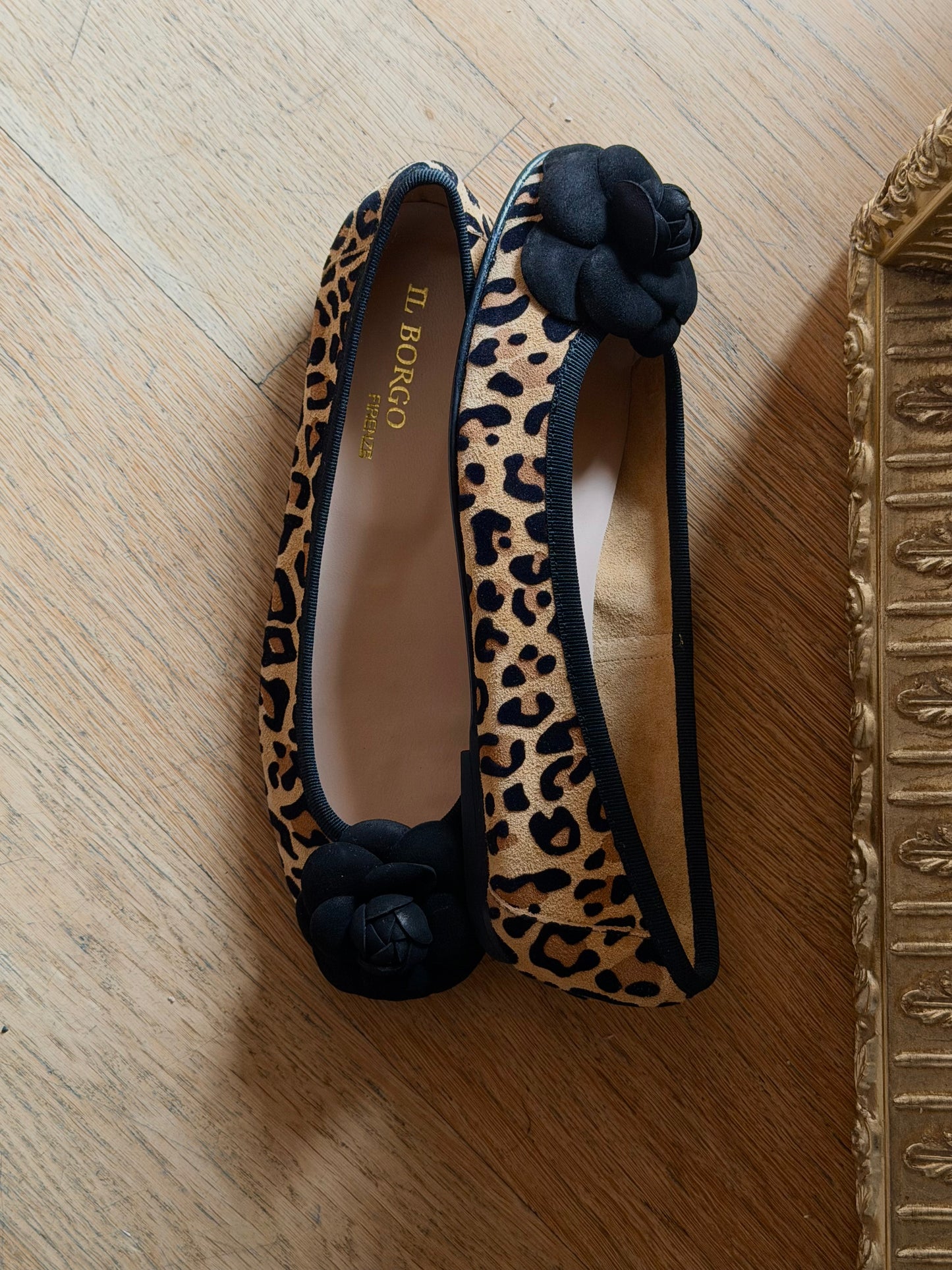 Ballerina camelia in camoscio animalier