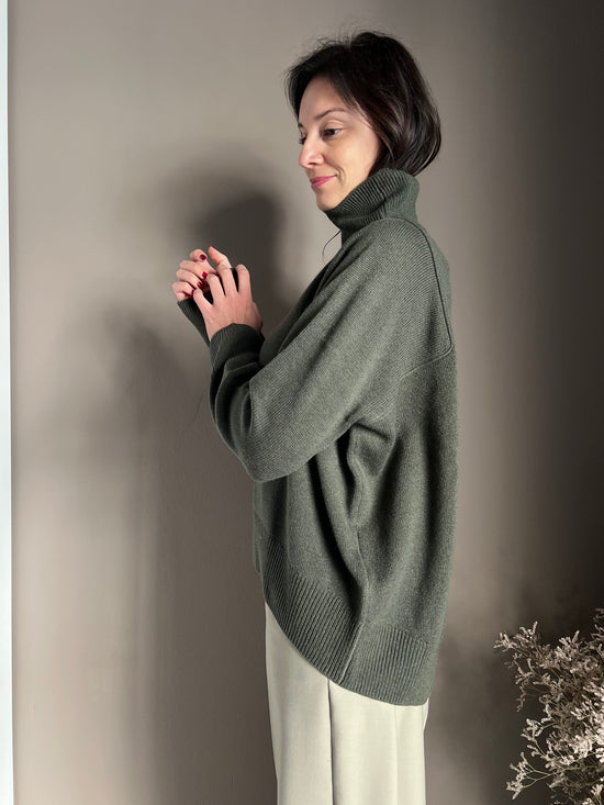 Maglia collo alto in lana e Cashemire Verde salvia