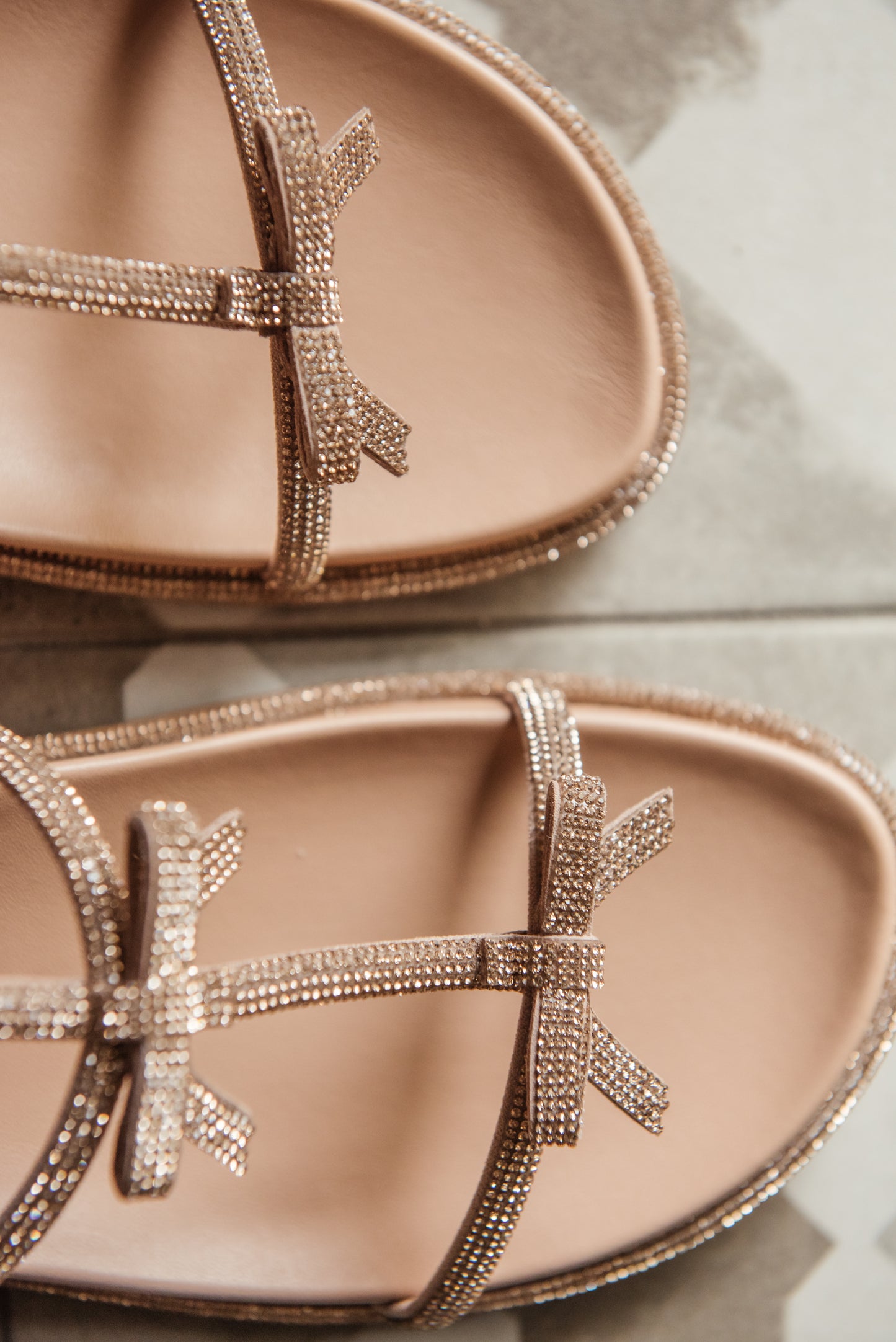 Sandalo in strass nude  con fondo fussbett