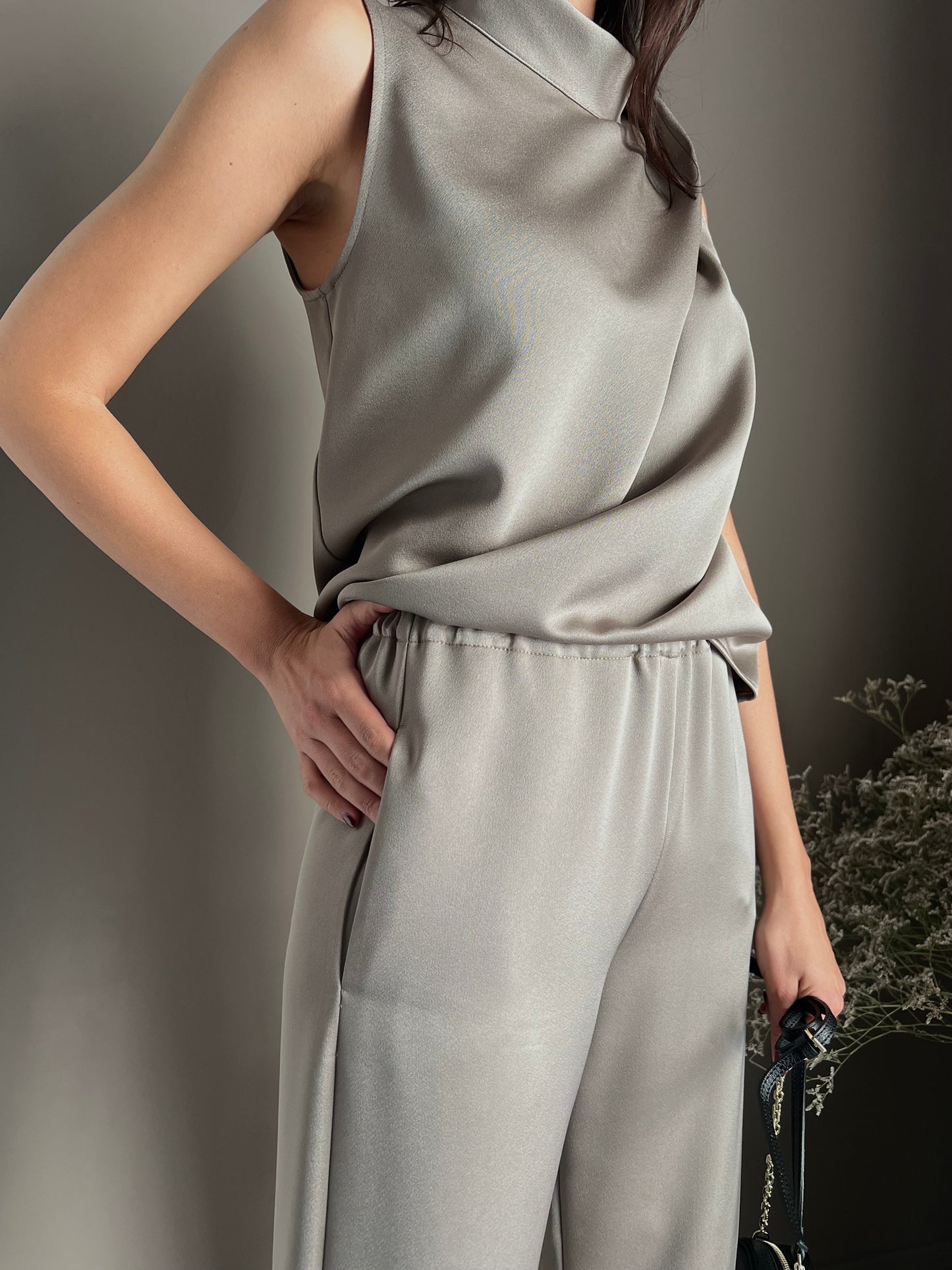 Pantalone palazzo in tessuto lucido taupe
