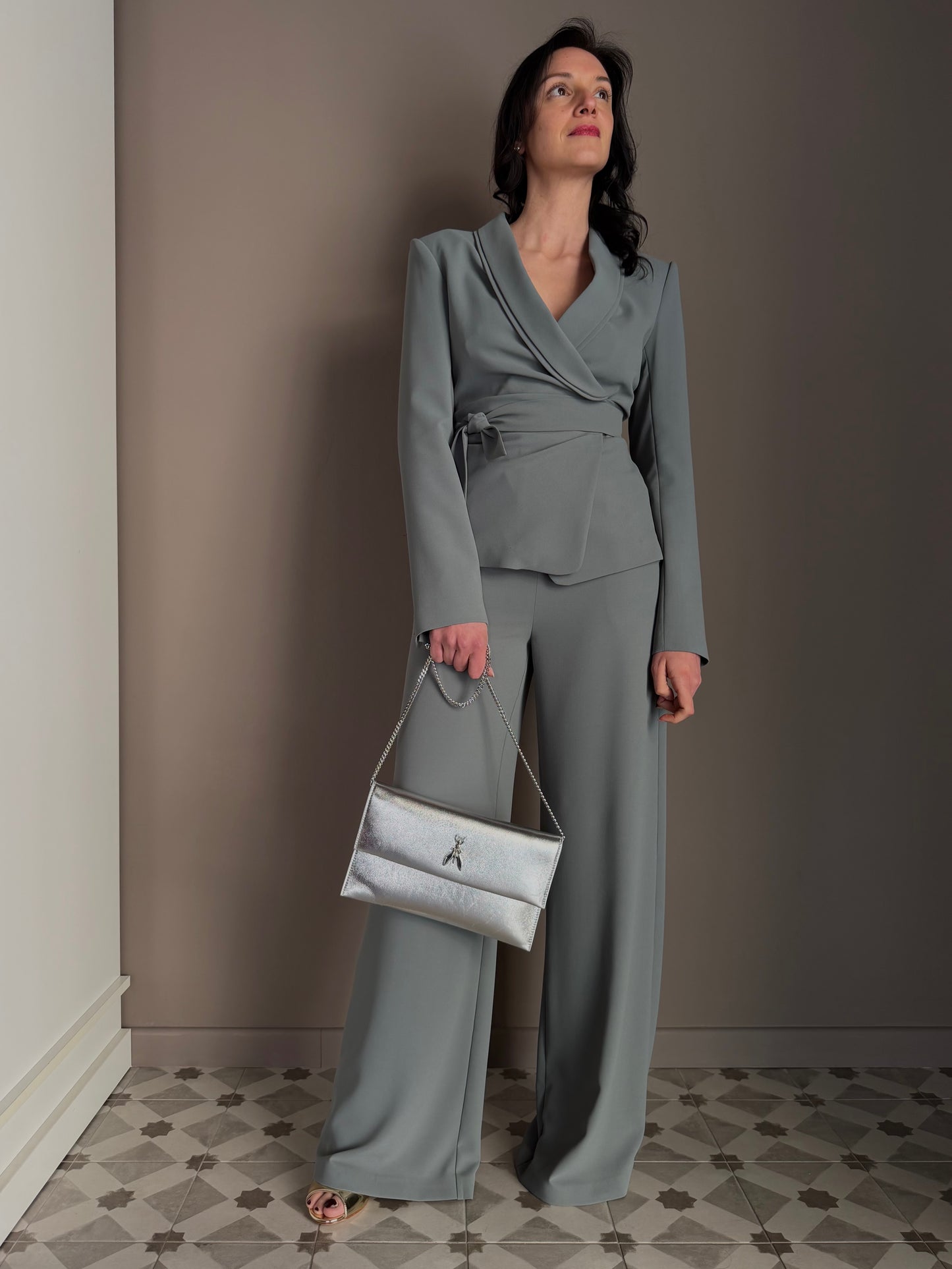Borsa pochette in pelle laminata silver