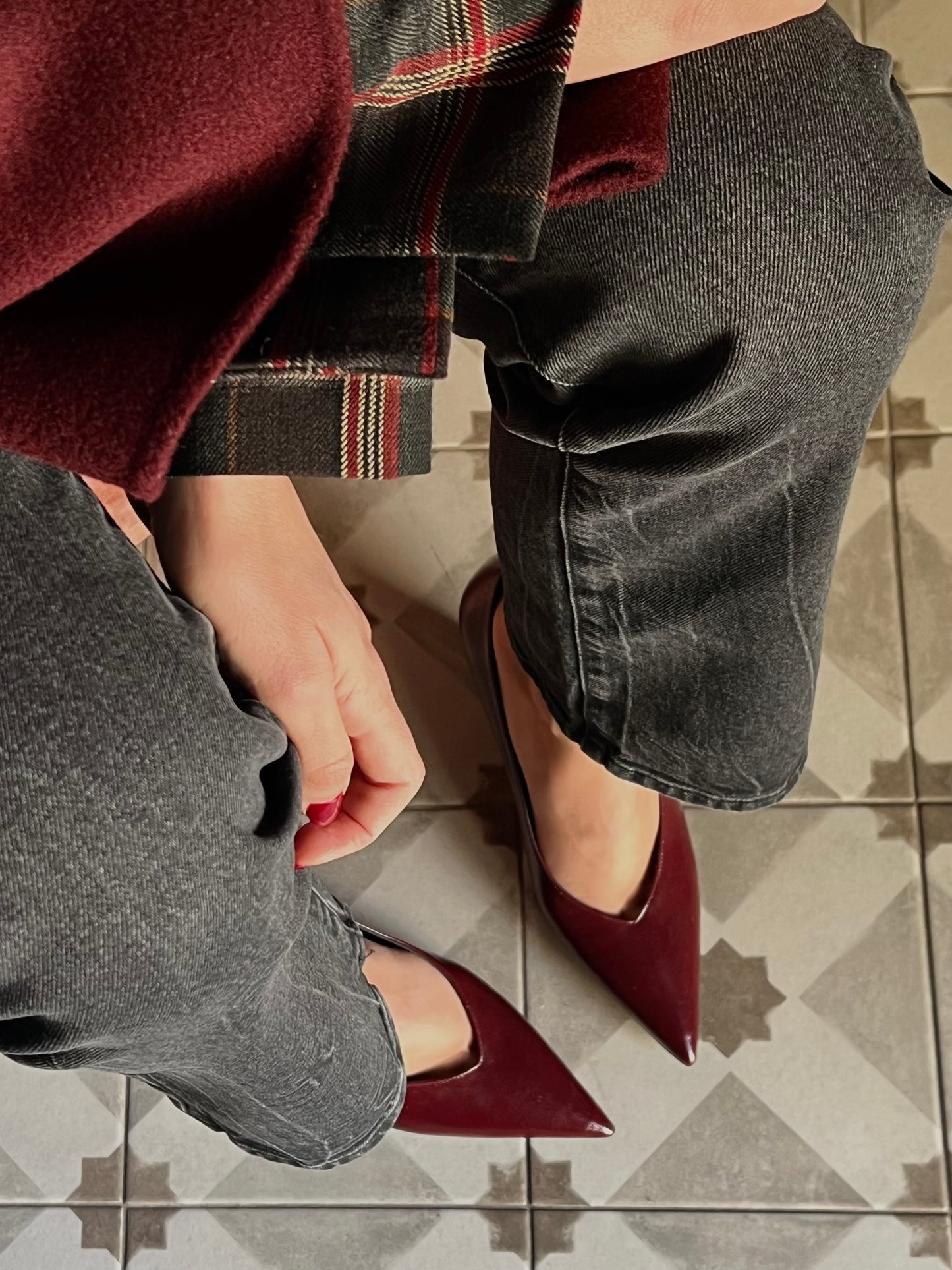 Decolletè in pelle scollo a V bordeaux