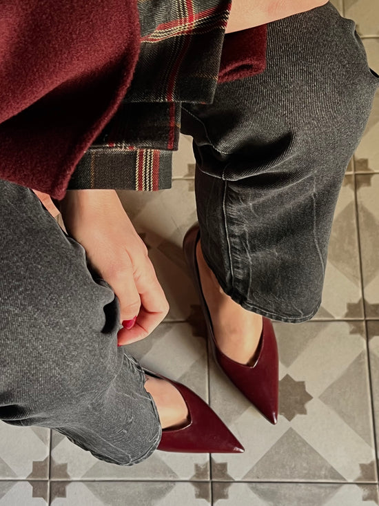 Decolletè in pelle scollo a V bordeaux