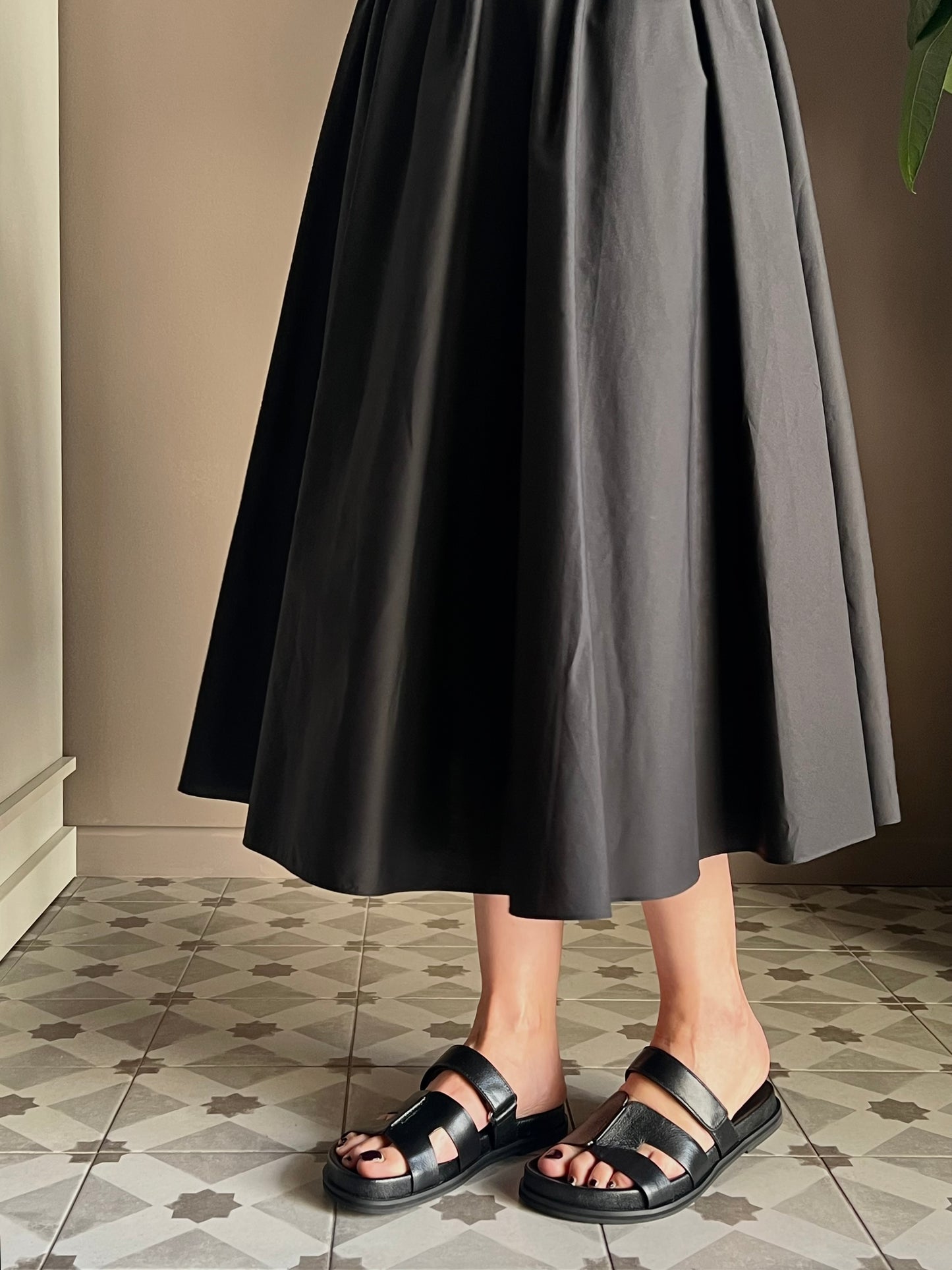 Ciabattina in pelle minimal nera
