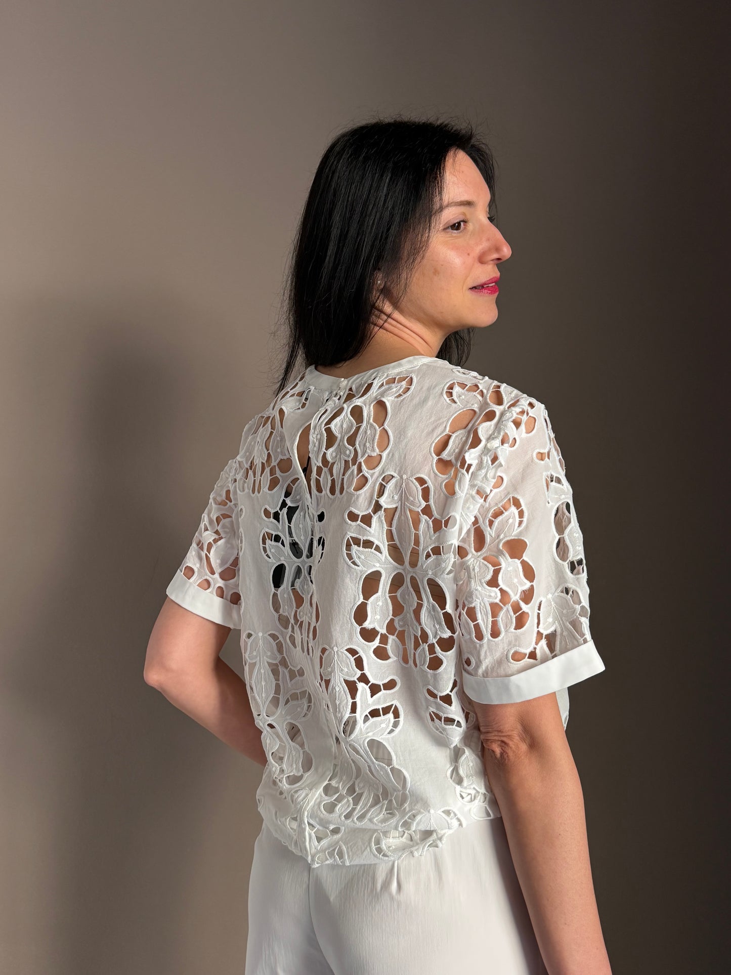 Blusa in macrame’ e tencel bianca