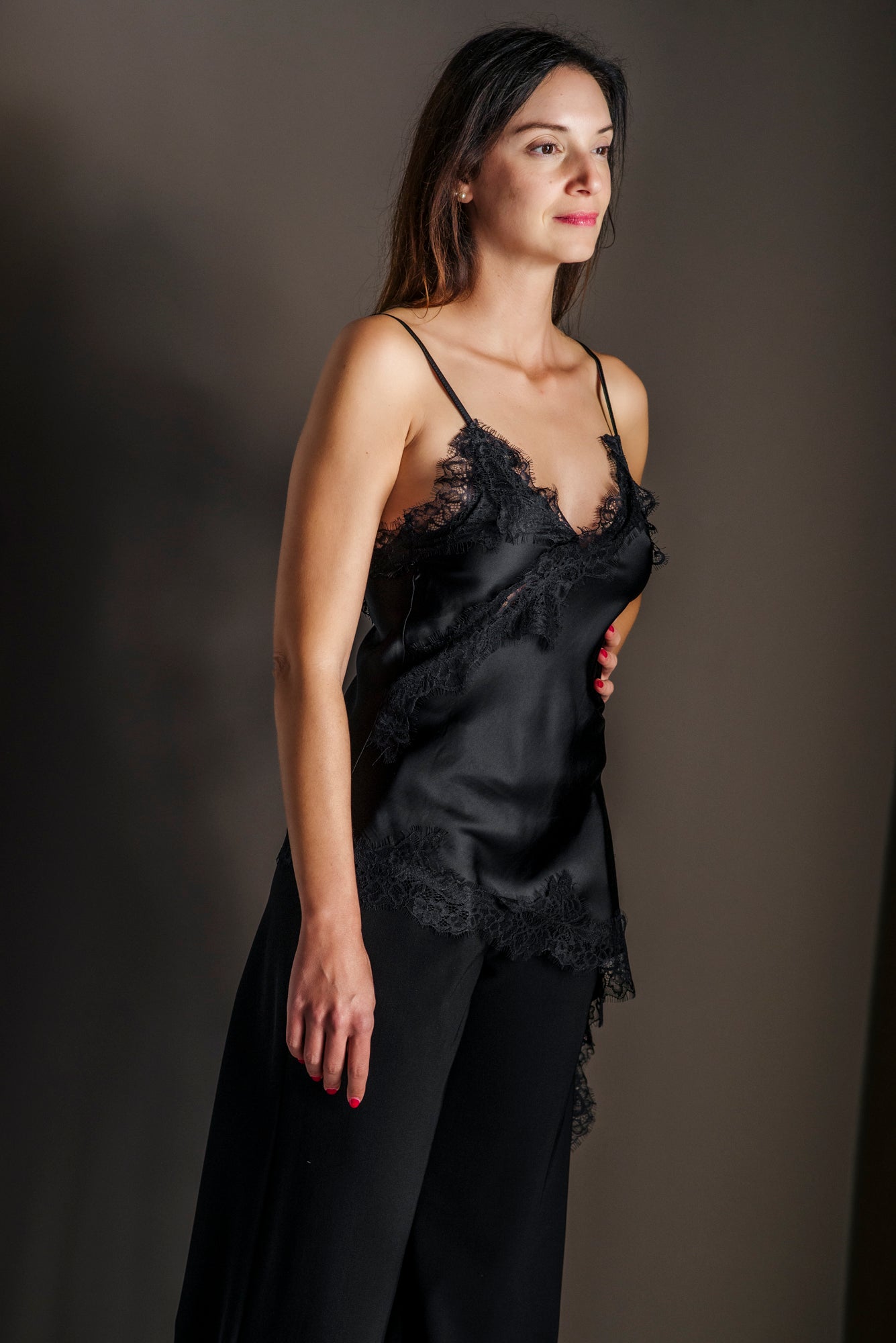 Top con inserti in pizzo asimmetrico