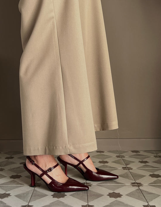 Slingback in vernice con tacco sottile