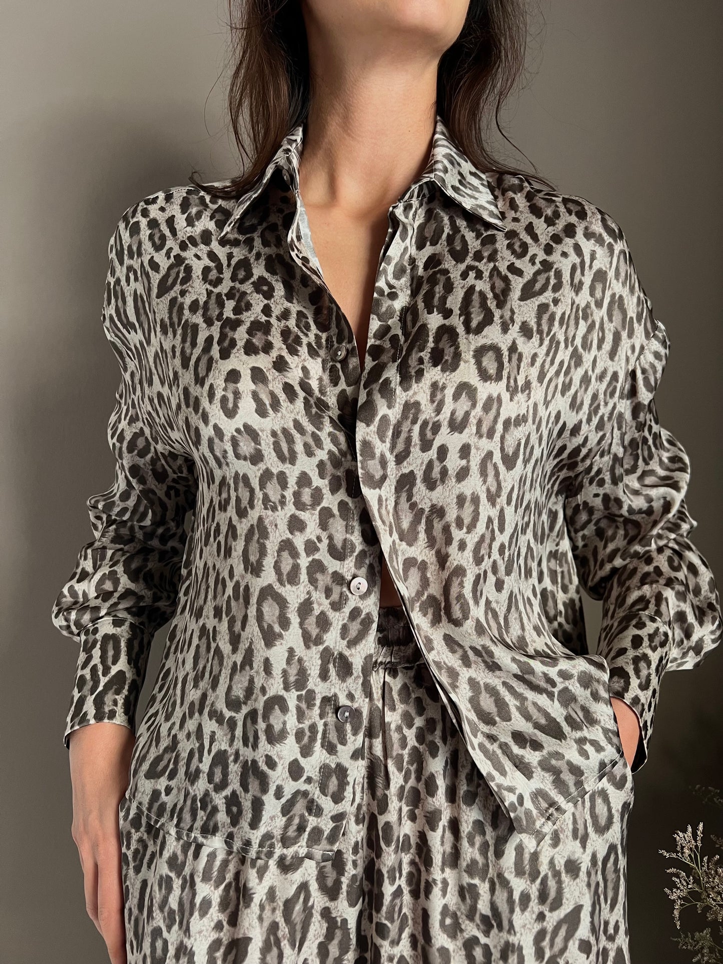 Camicia in viscosa con stampa animalier