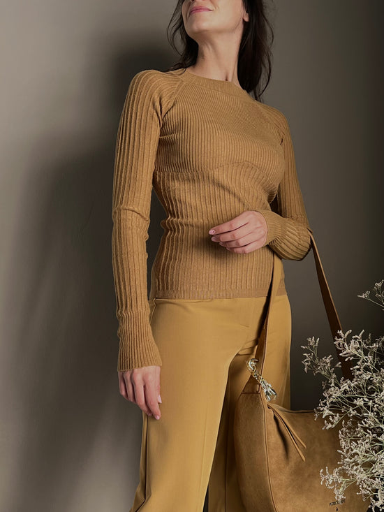 Maglia aderente in costina