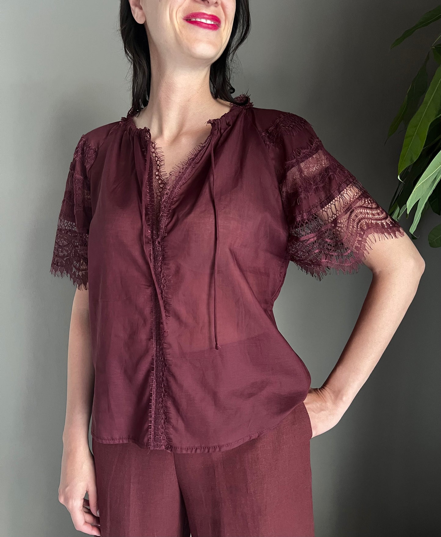 Blusa manica corta con inserti in pizzo