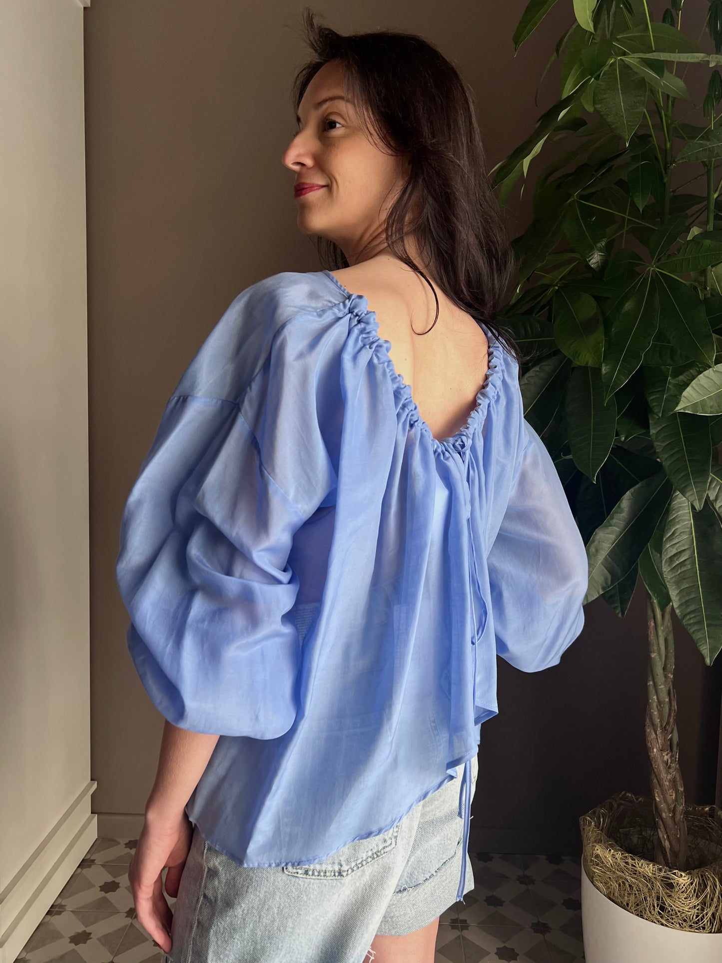 Blusa in cotone garzato scollatura sulla schiena Sky
