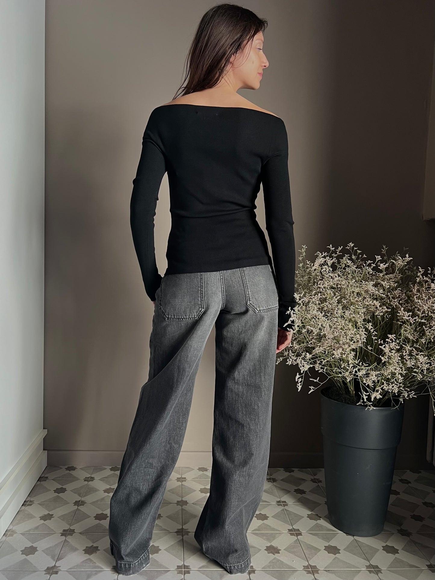 Maglia off shoulder nera
