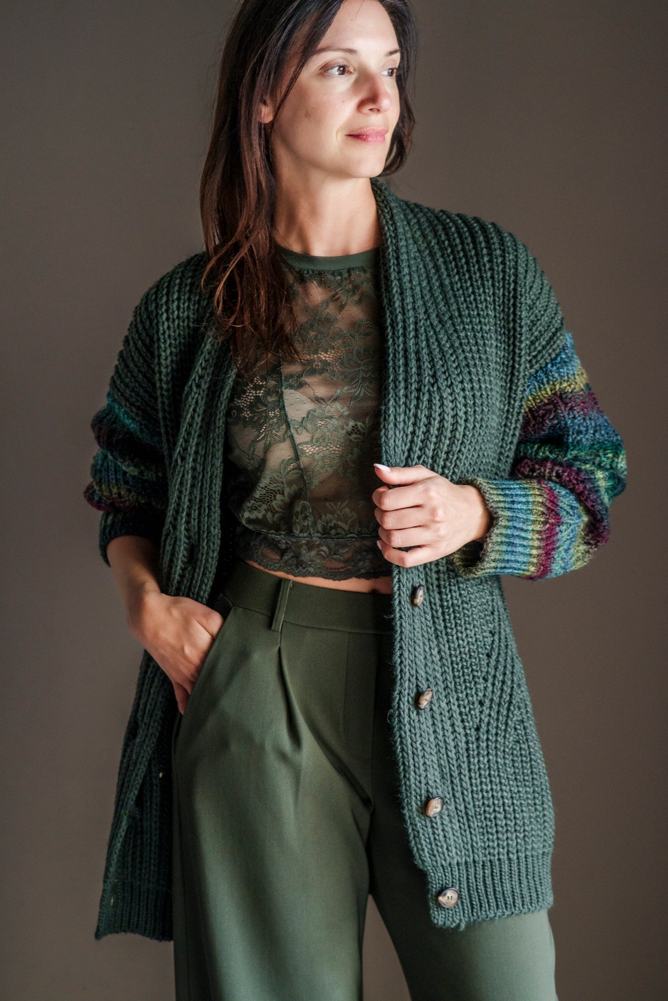 Top in pizzo floreale verde