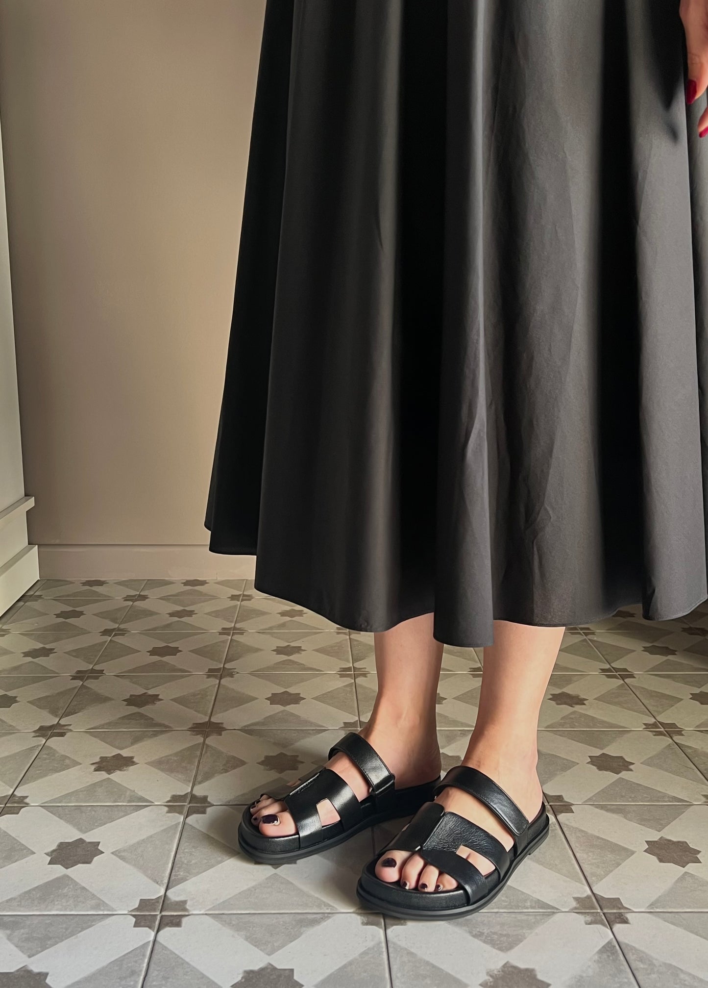 Ciabattina in pelle minimal nera