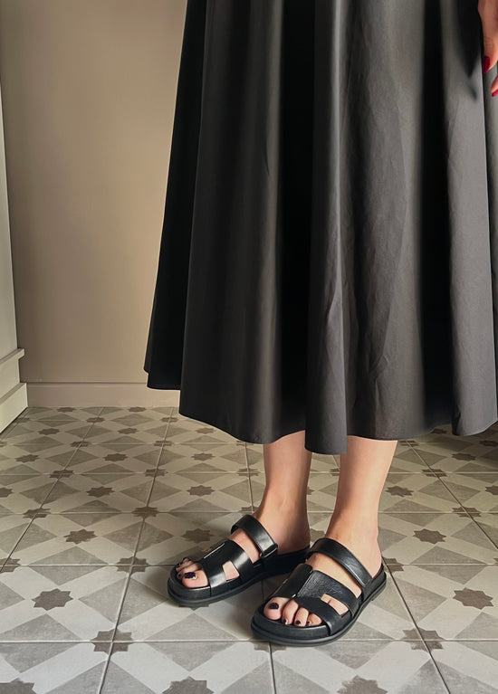 Ciabattina in pelle minimal nera