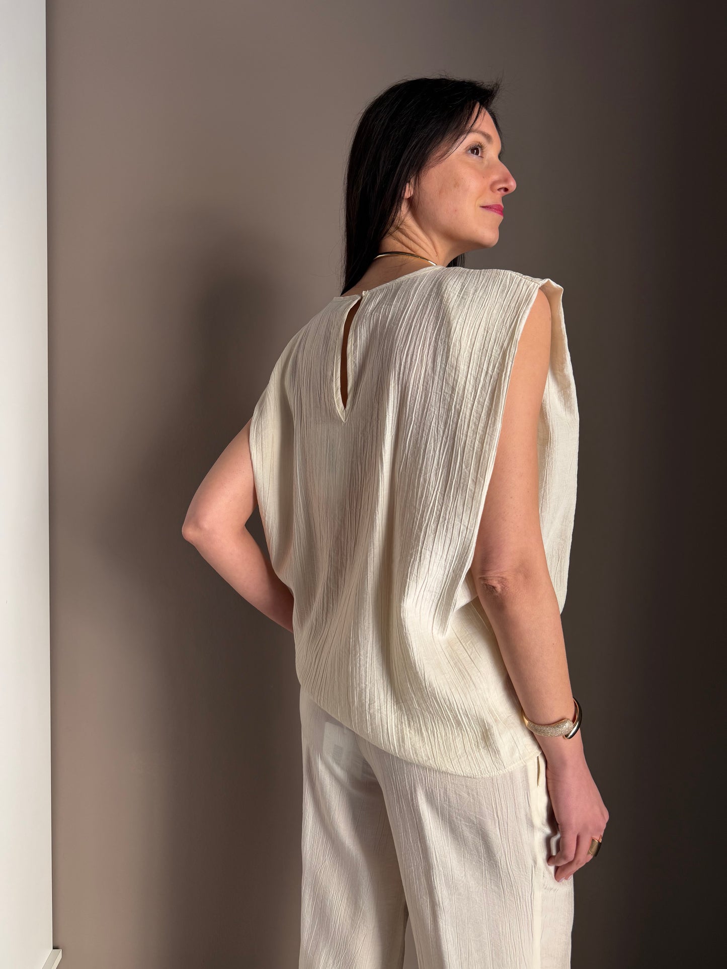Blusa avorio “fluid sculpt”