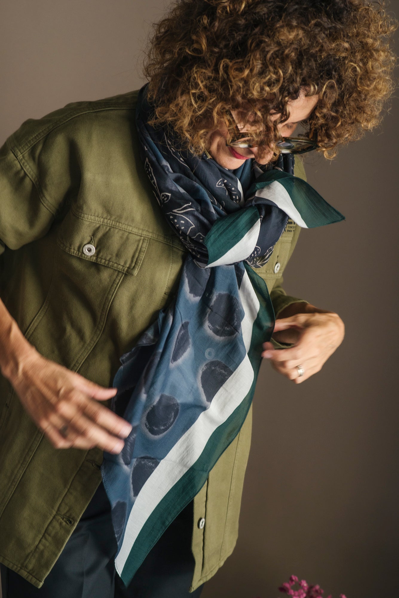 Foulard Alessia Santi in cotone e seta nero blu grigio