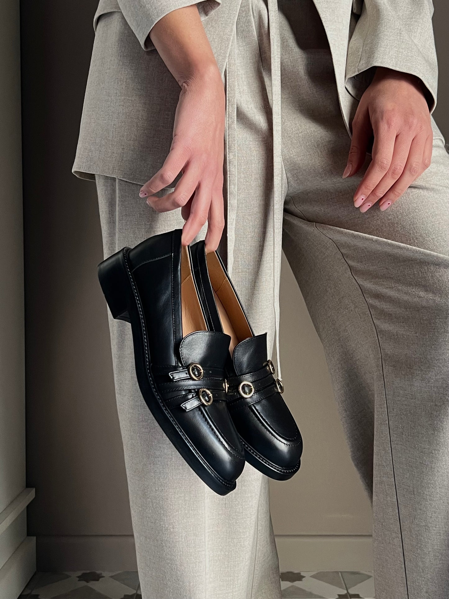 Mocassino in pelle con dettagli gold