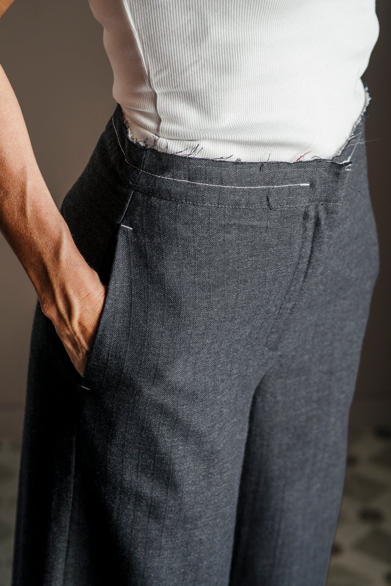 Pantalone Noumeno: Eleganza Contemporanea