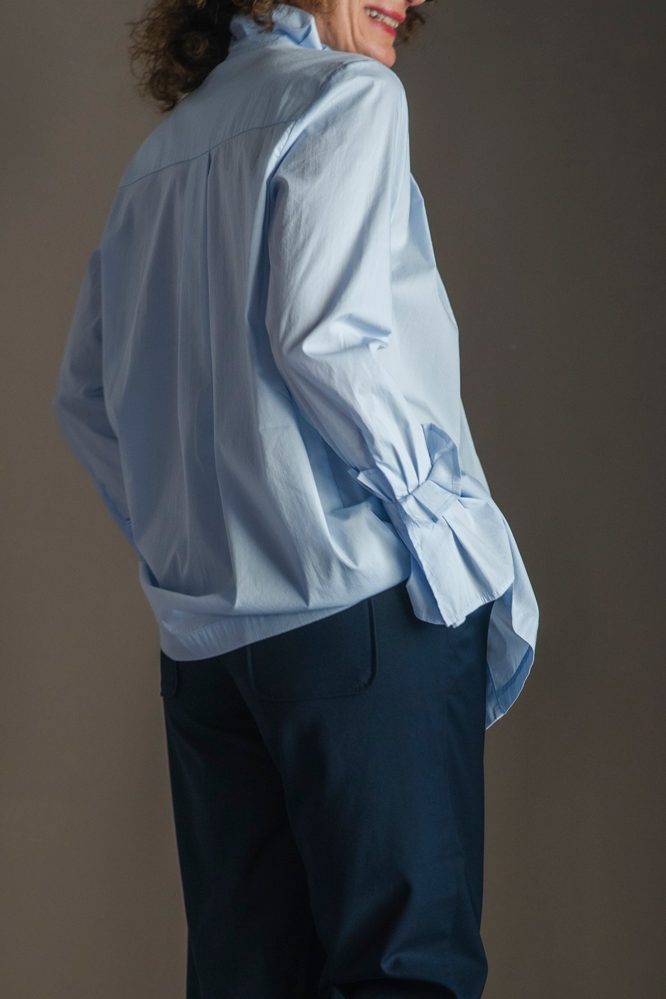 Camicia svasata in cotone liscio con dettagli plisse’ Sky