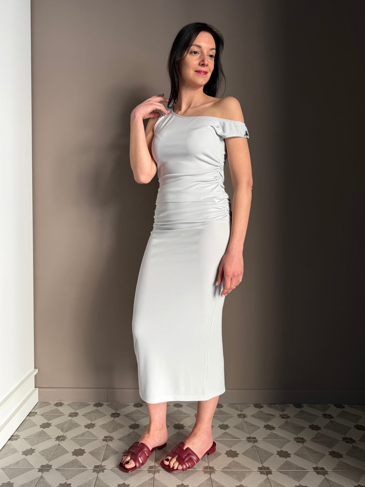 Top Monospalla con Arricciature grigio perla