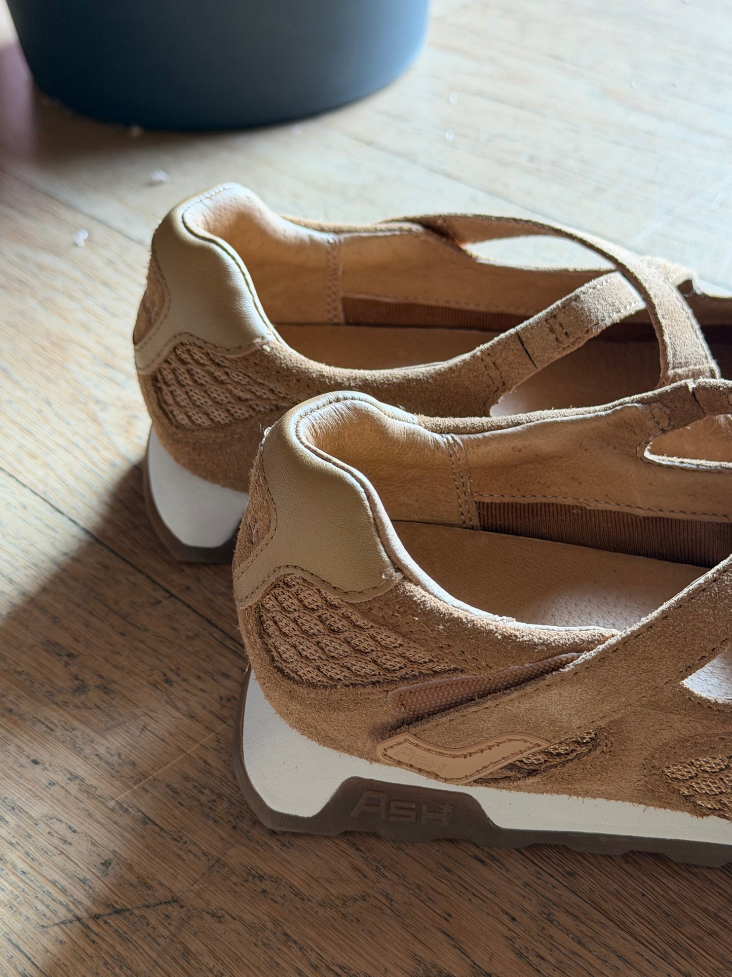 Mary Jane in camoscio con fondo in gomma