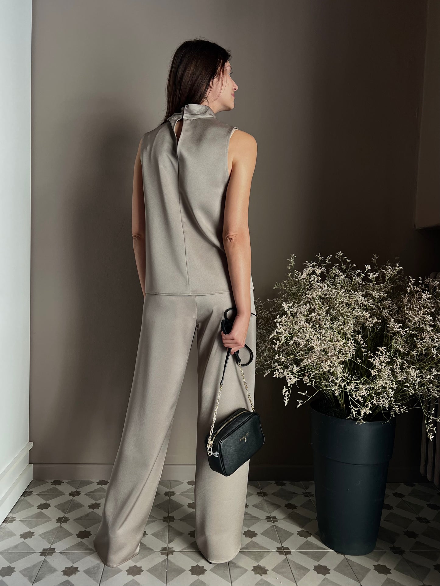 Pantalone palazzo in tessuto lucido taupe