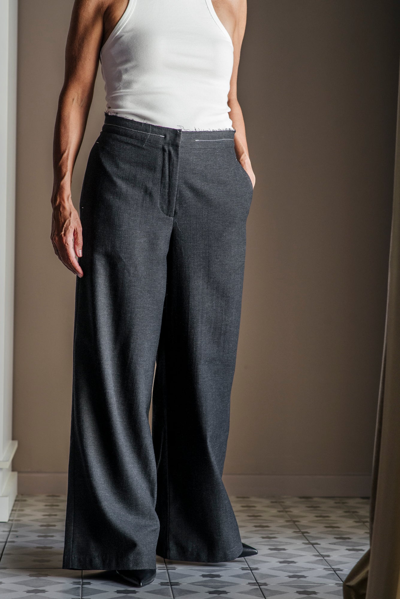 Pantalone Noumeno: Eleganza Contemporanea