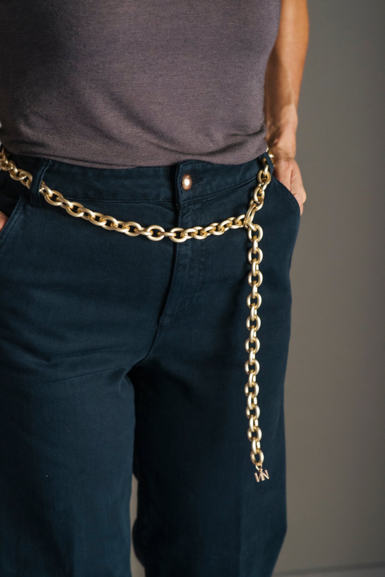 Pantalone denim gamba dritta Nero con catena.