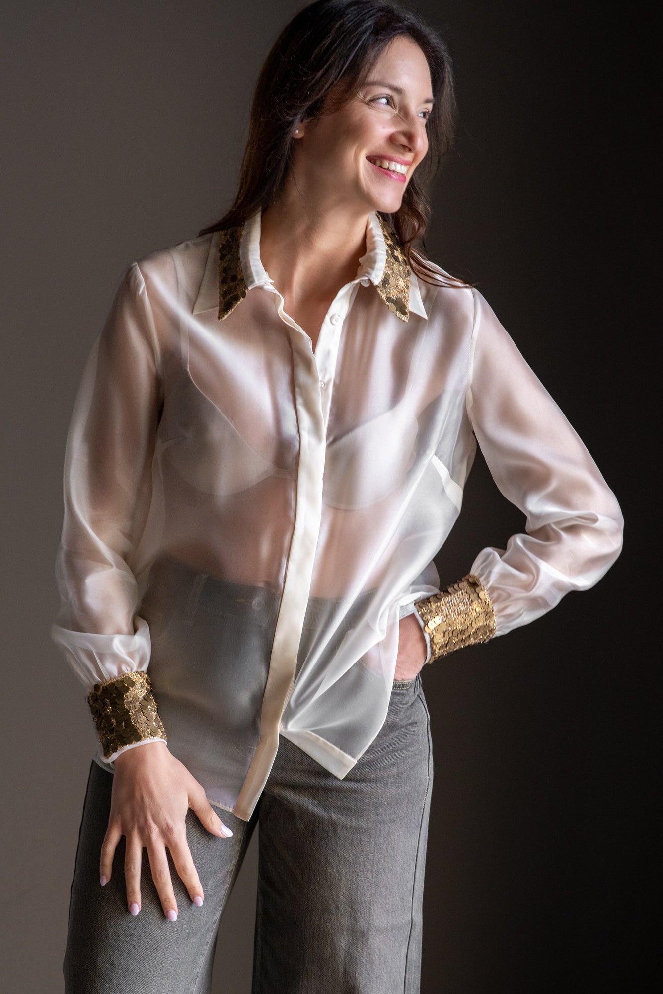 Blusa in organza con dettagli paillettes
