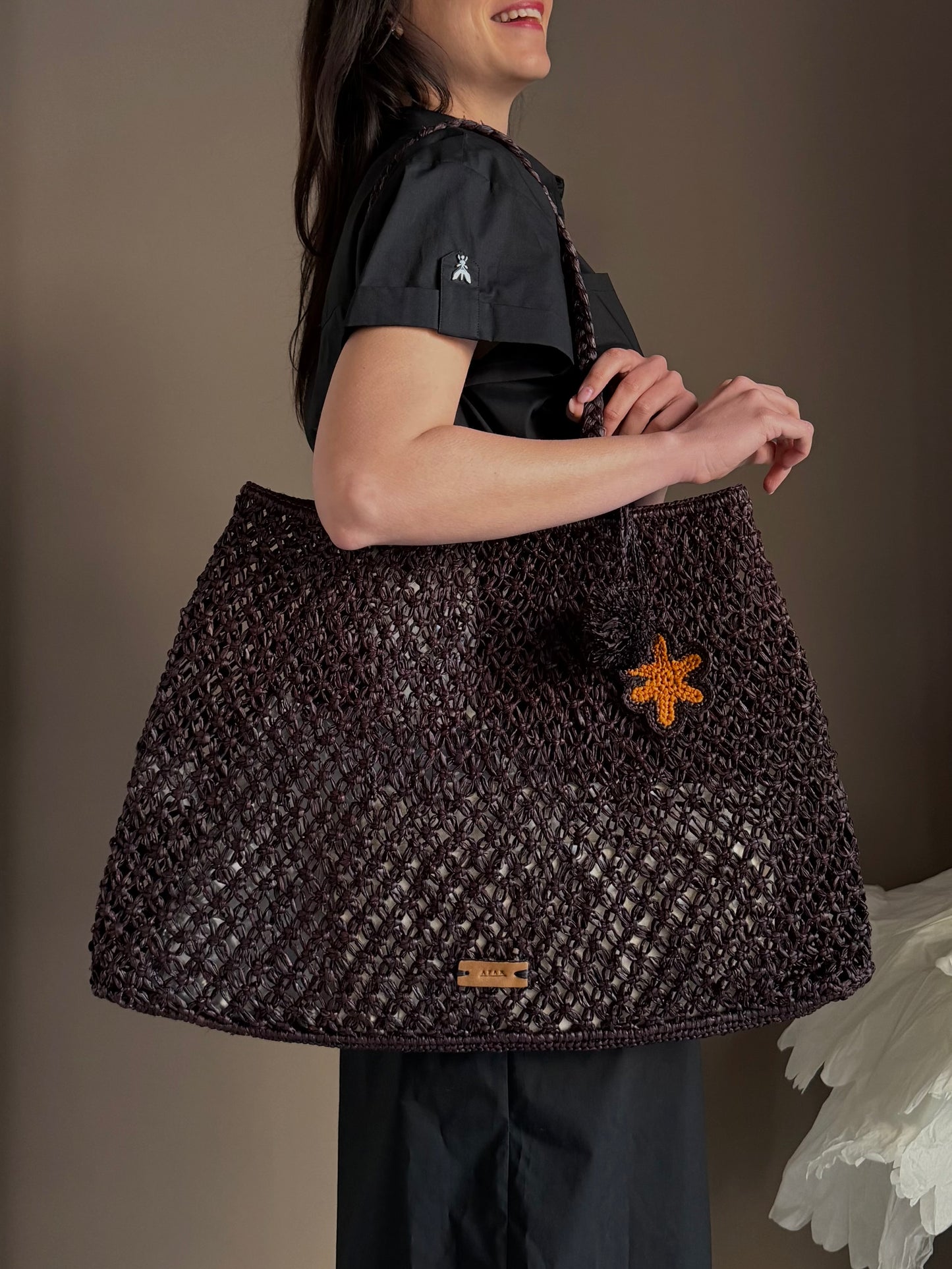 Shopping Bag in Rafia Intrecciata a Mano – Testa di Moro