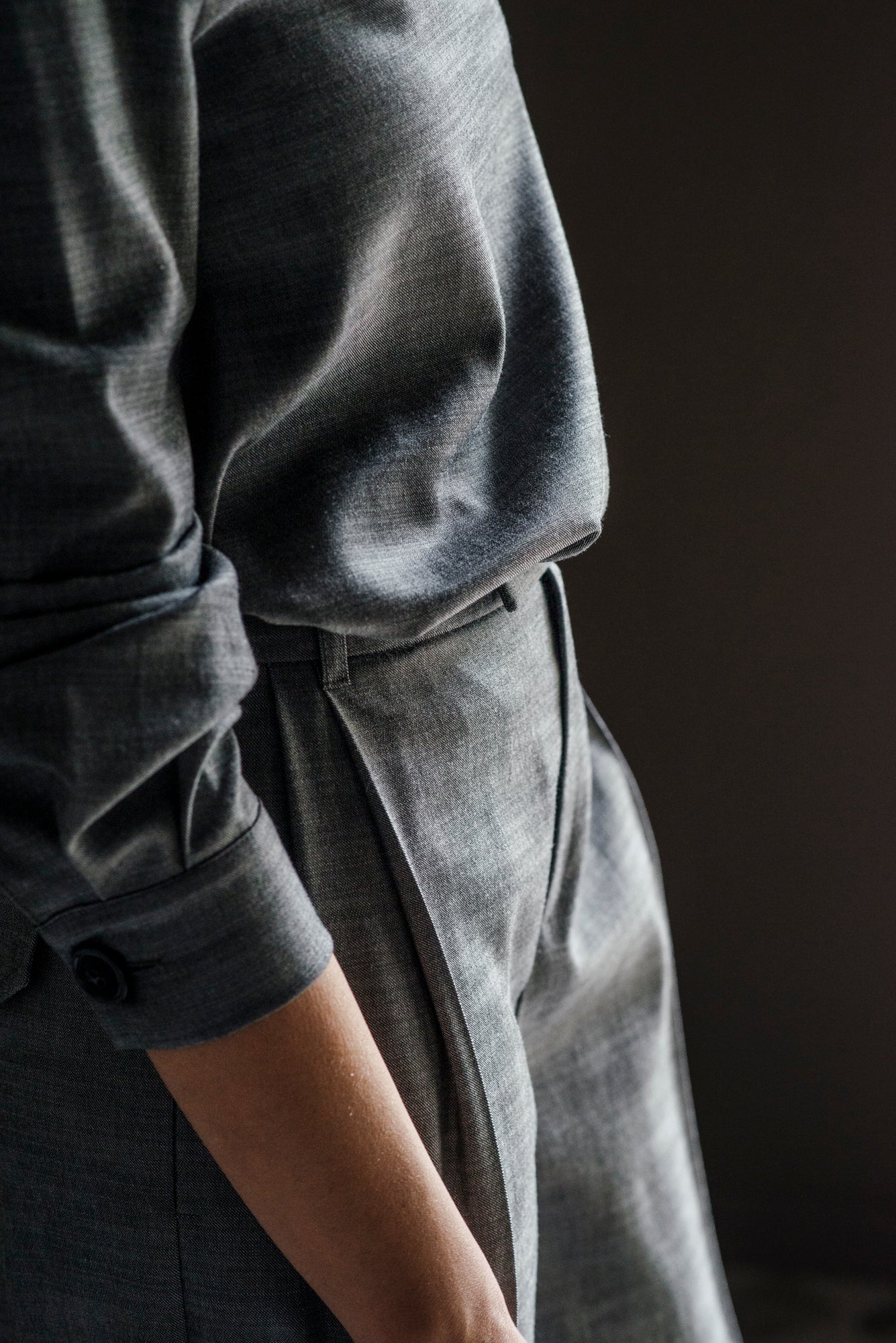 Blusa con collo alto e bottoni