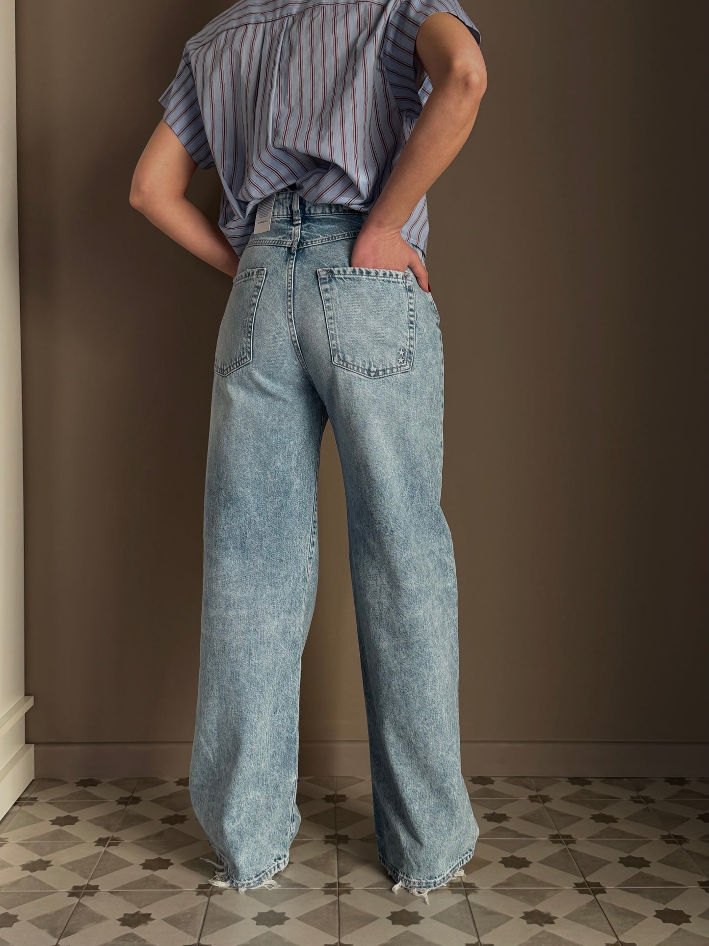 Jeans Poppy Incon Denim: L’Essenza del Cool Quotidiano