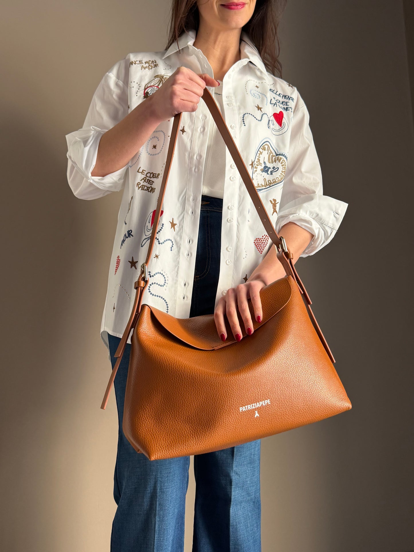 Borsa a tracolla Never grande in pelle