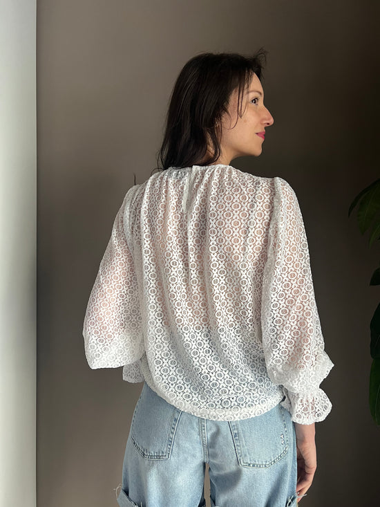 Blusa in pizzo girocollo
