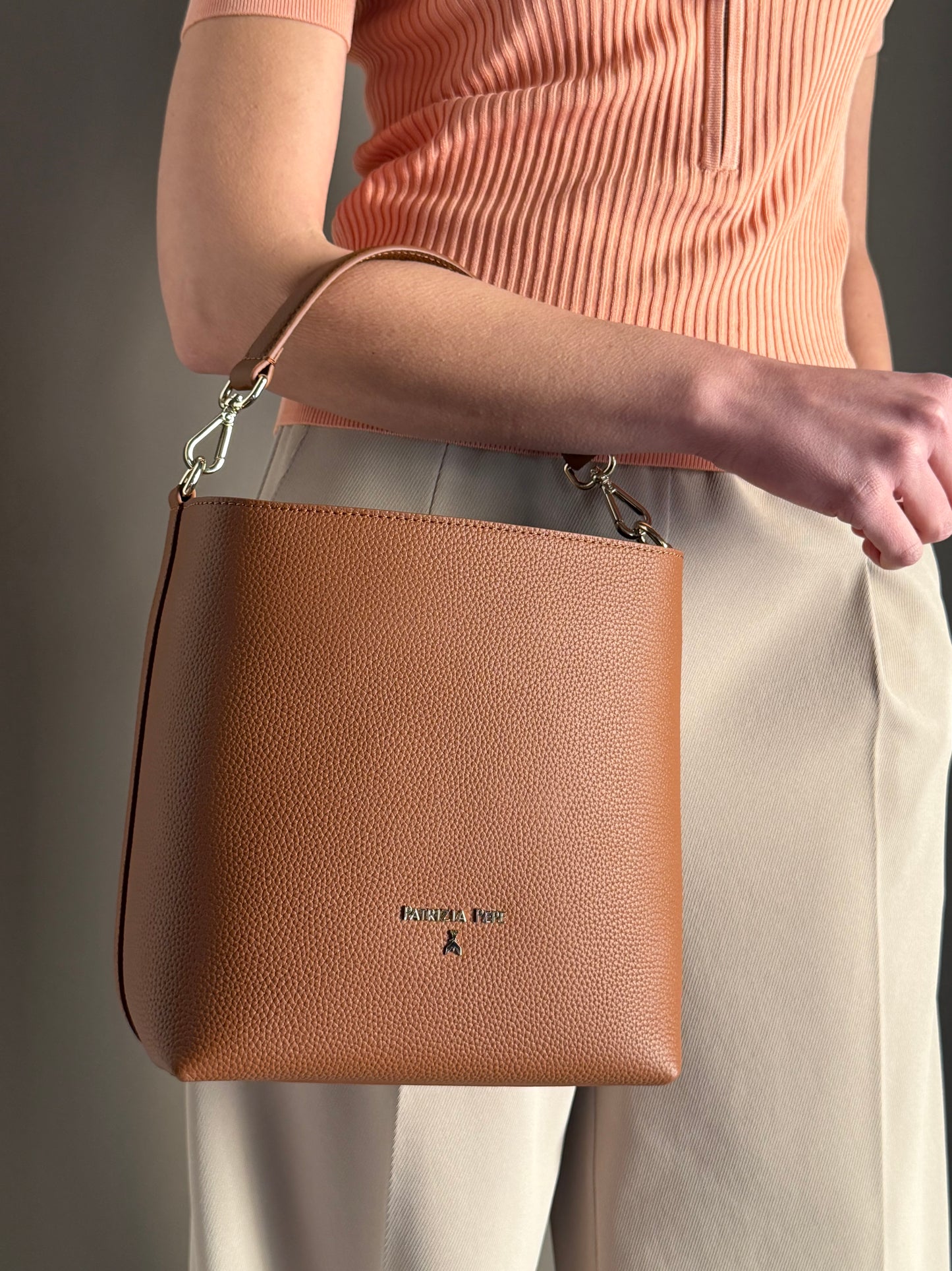 Borsa secchiello con tracolla