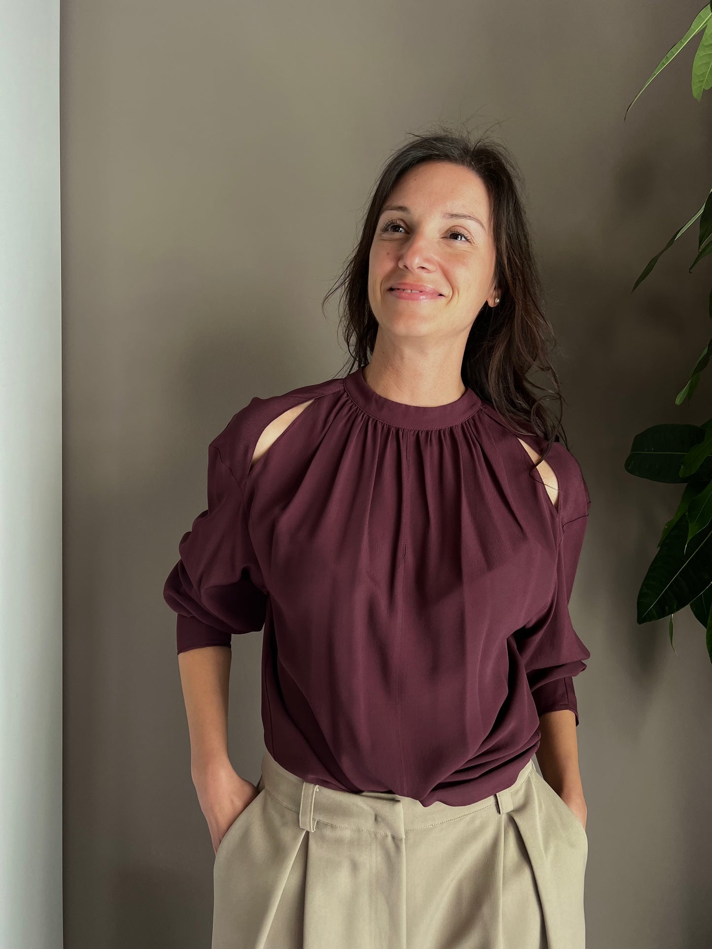 Camicia girocollo con dettaglio Cut-out Purple Red
