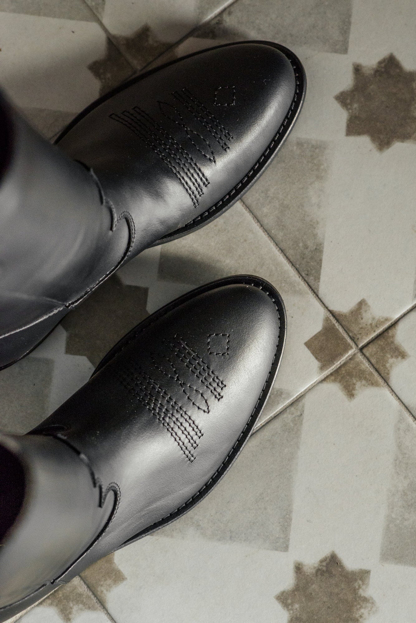 Stivale Texano in Pelle Nero – Via Roma