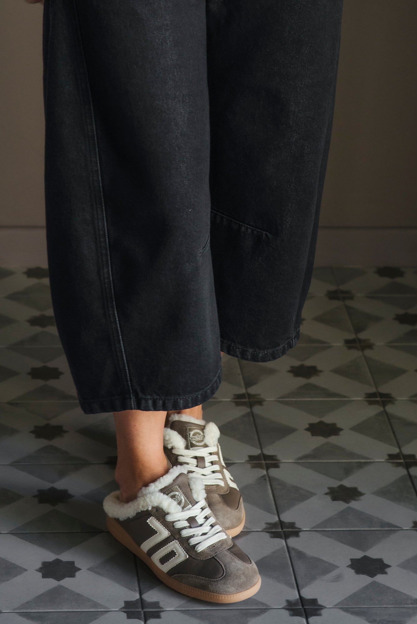 Sneakers sabot in pelle con ecopelliccia