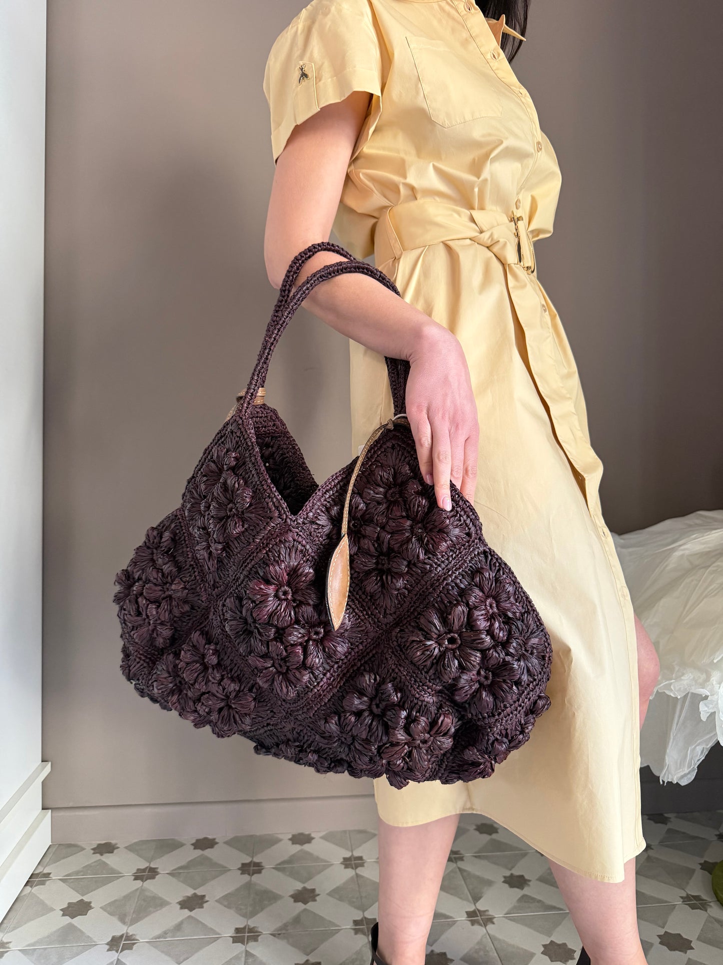 Borsa Afar con fiori Intrecciata a Mano – Cioccolato