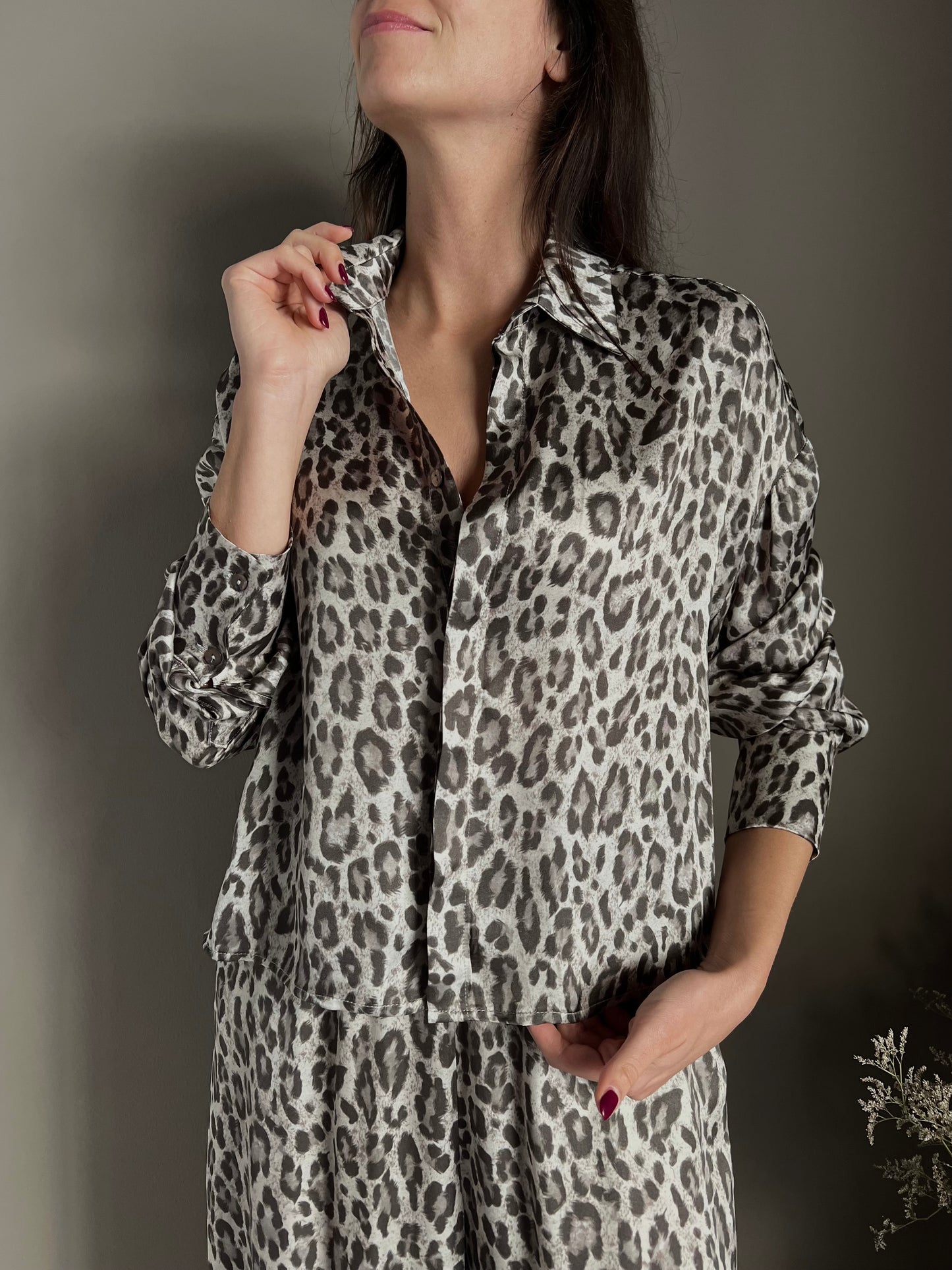 Camicia in viscosa con stampa animalier
