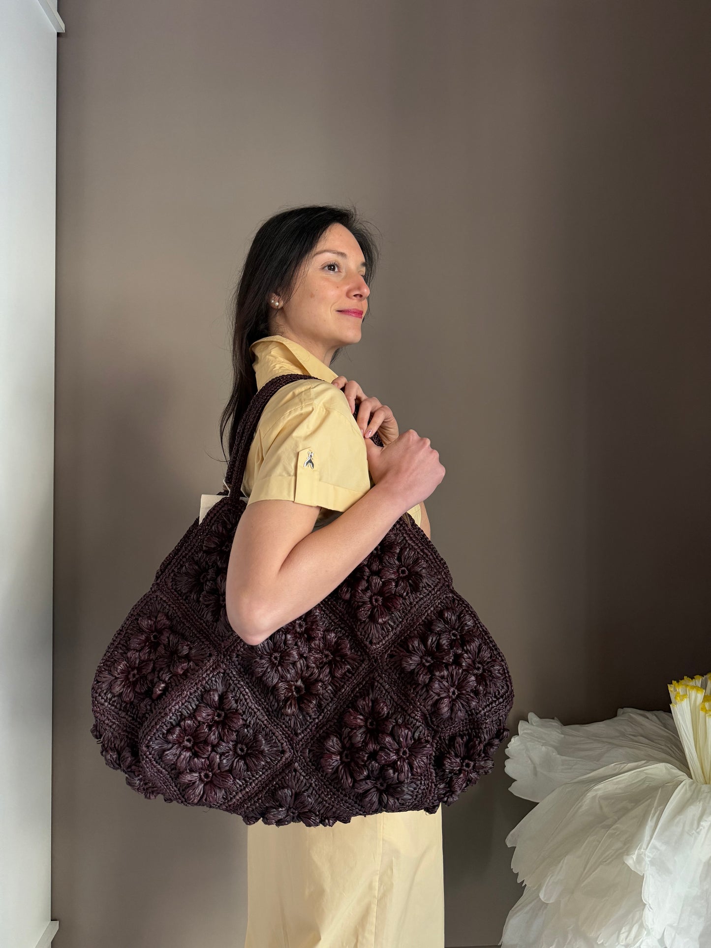 Borsa Afar con fiori Intrecciata a Mano – Cioccolato