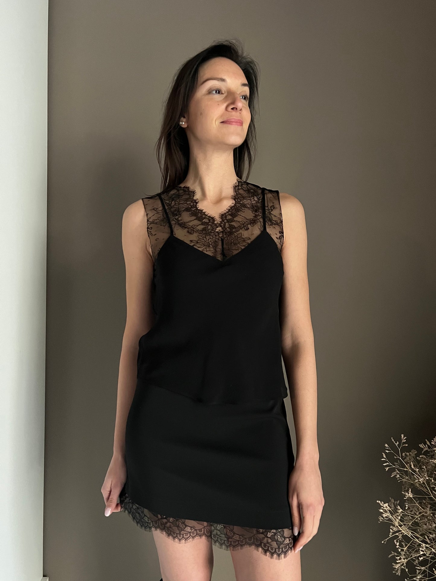 Top con dettagli di pizzo