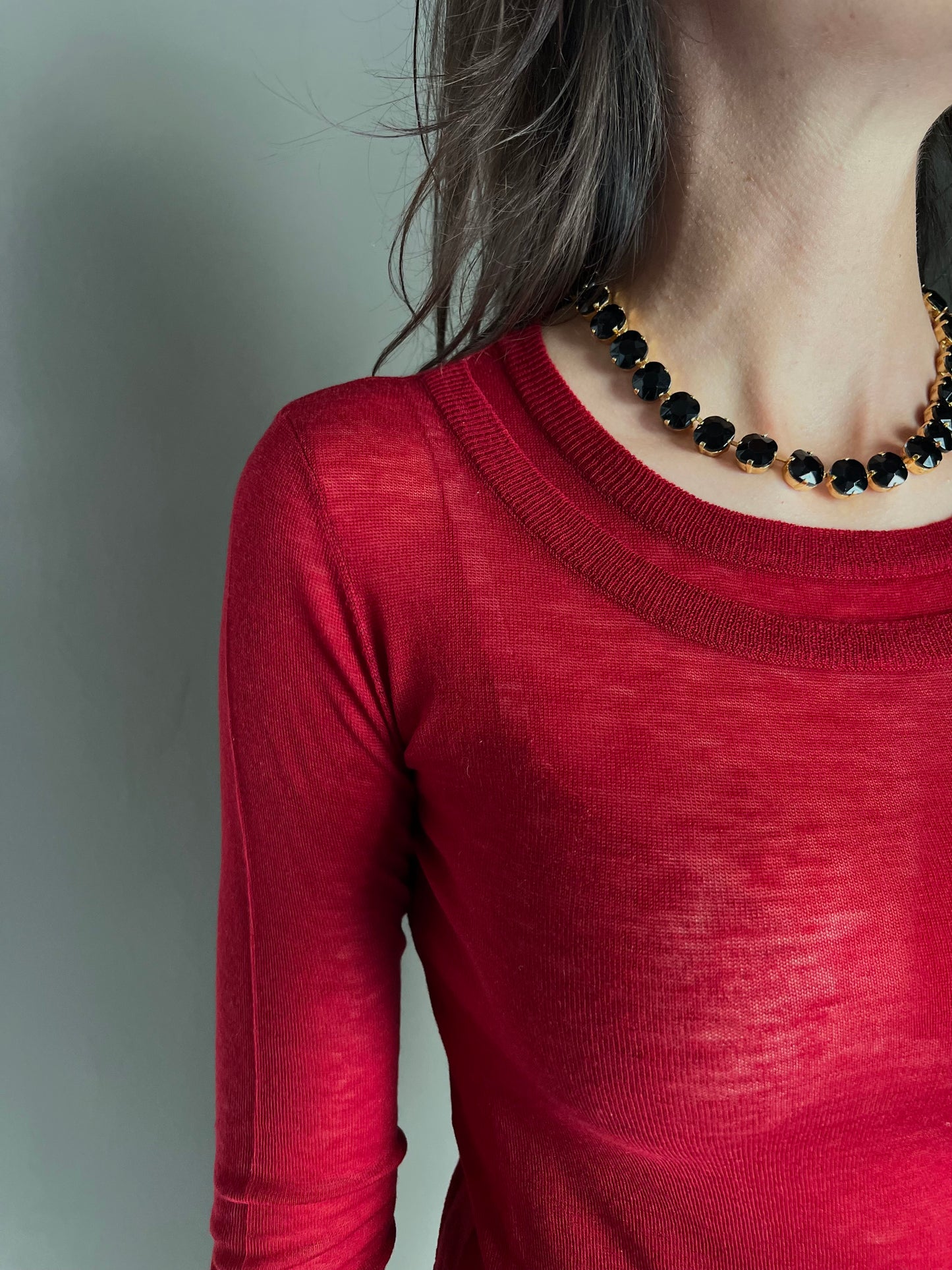 Maglia ultra fine in lana con scollo a barca