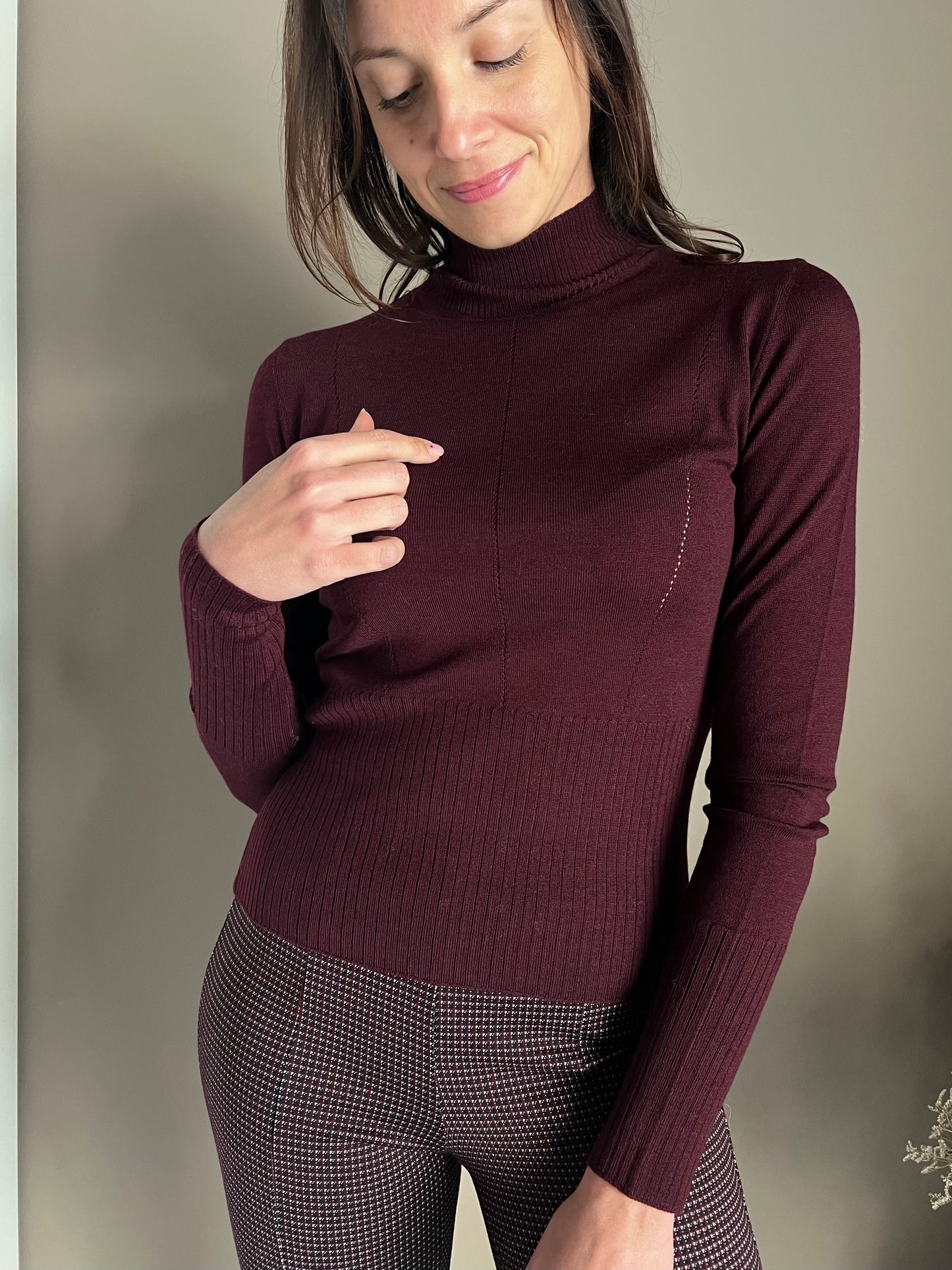 Maglia in lana rasata collo alto Purple red