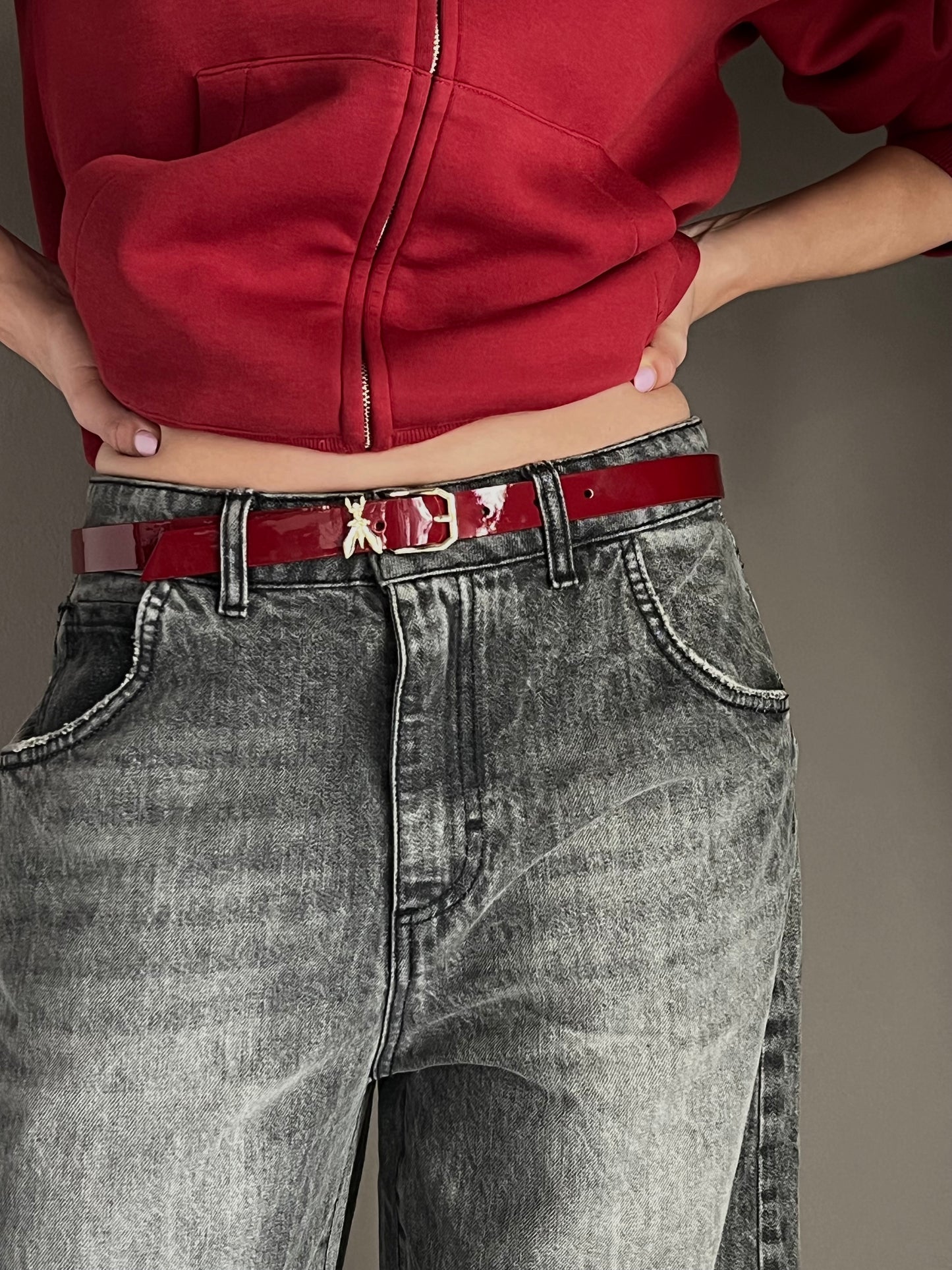 Cintura vita bassa in vernice Glossy Red