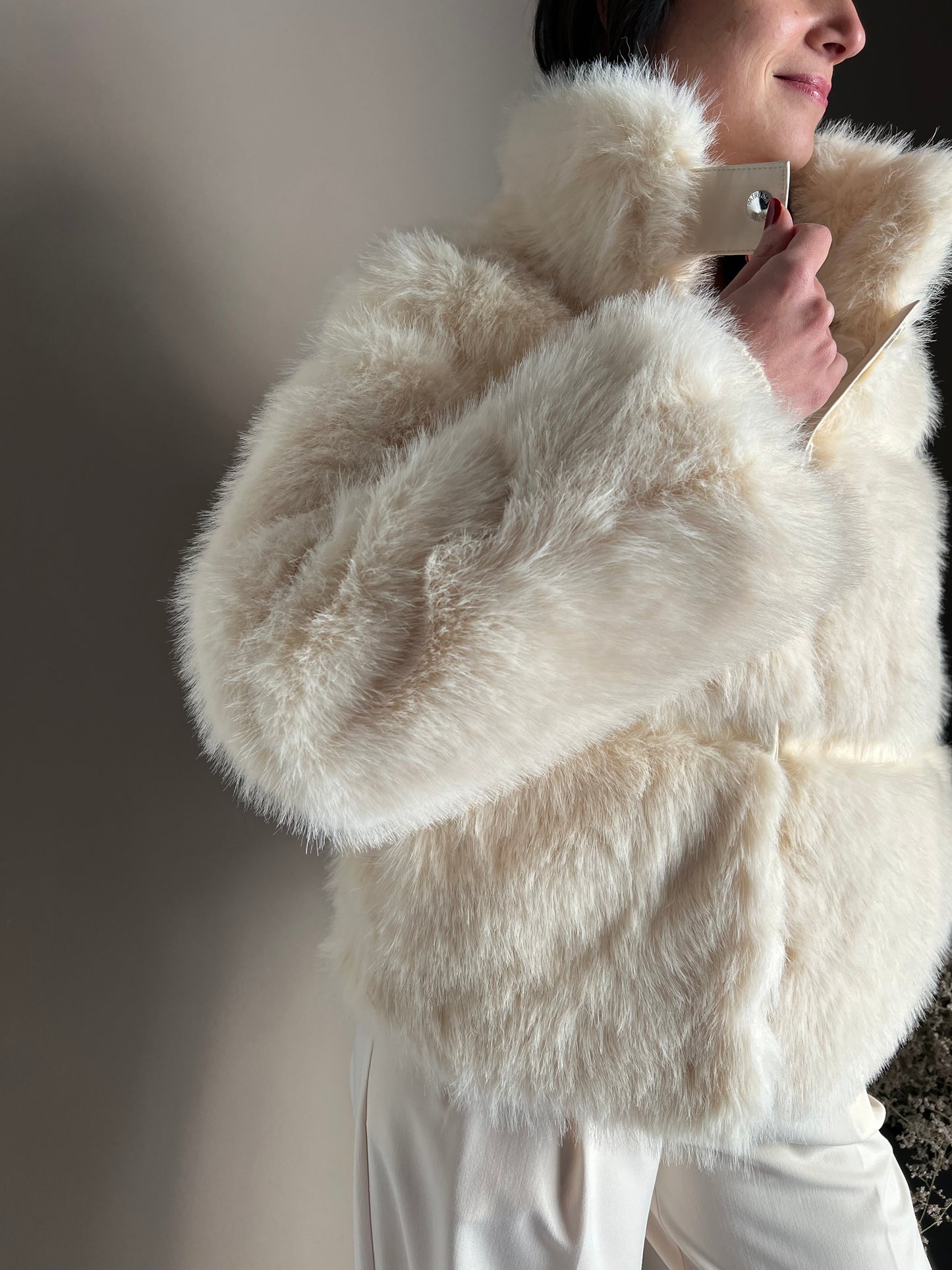 Giubbotto fluffy corto Wooly White