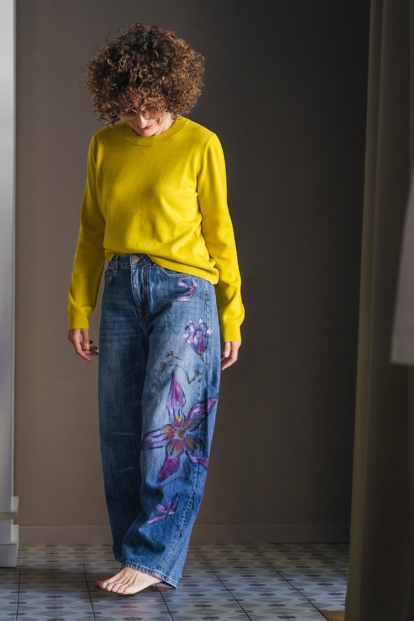 Pantalone denim dipinto a mano